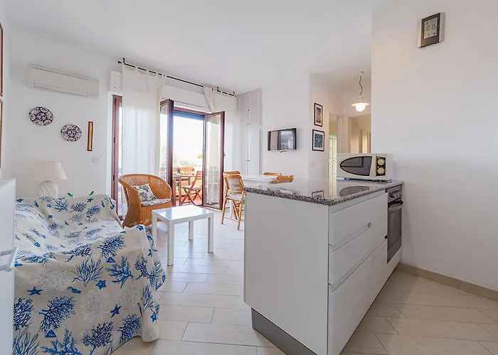 Laureliving Holiday Home Cala Maiore 01 * Ла-Маддалена